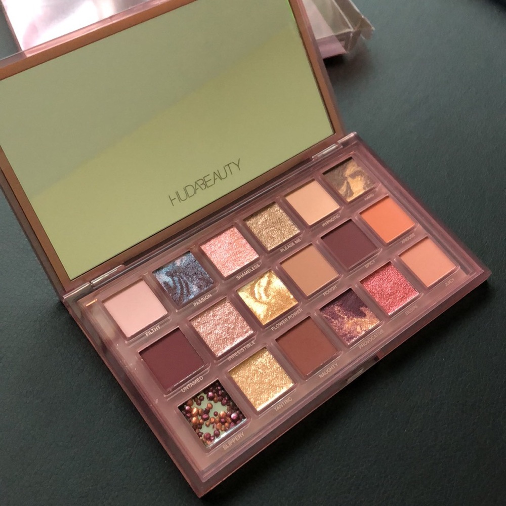 HUDA BEAUTY NAUGHTY PALETTE - Picture 3 of 3